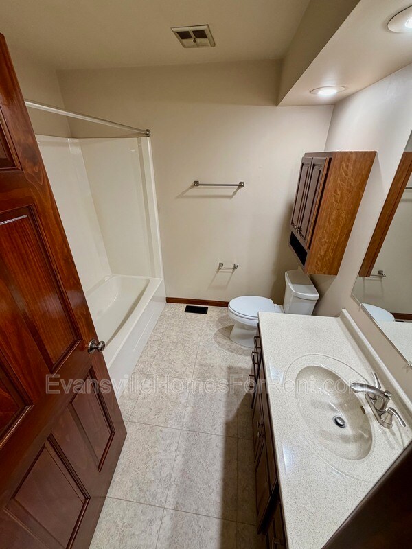 Building Photo - 1724 N Colony Dr