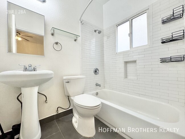 Building Photo - 960 S Ardmore Ave