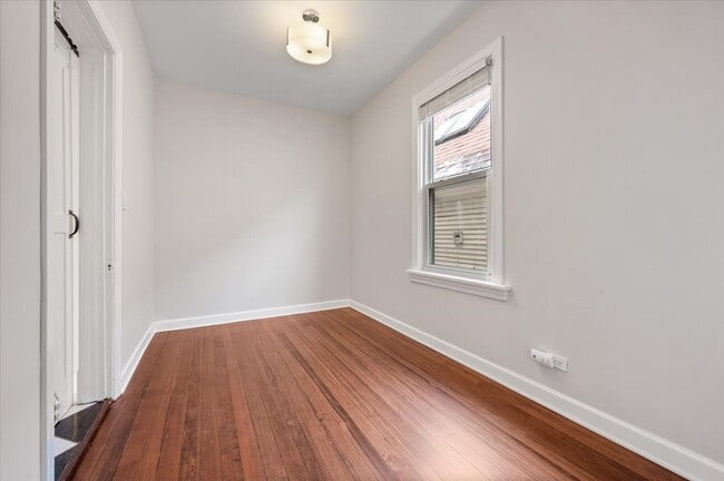 Building Photo - 2939 N Ashland Ave