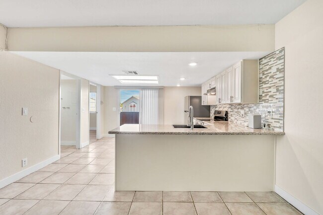 Building Photo - FULLY REMODELED UPSTAIRS CONDO | 3 BEDROOM | GRANITE COUNTERS | LAKE MEAD & JONES