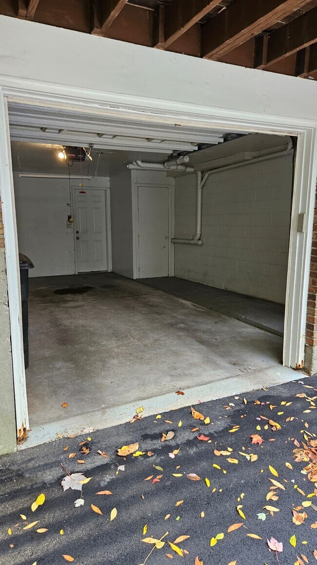 Building Photo - 165 Alice St