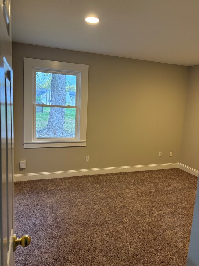 Building Photo - 10790 Ruckle St