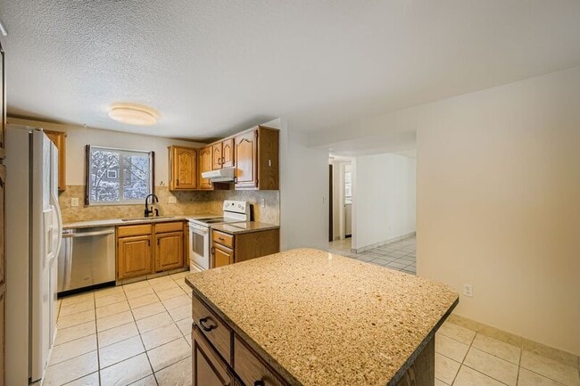 Building Photo - 1109 Panorama Dr