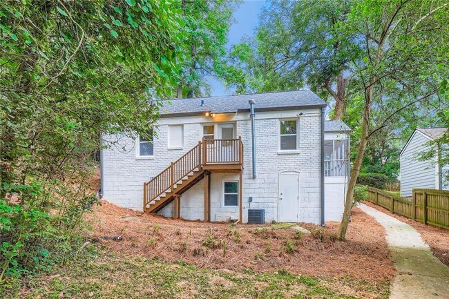Building Photo - 1191 Beechview Dr SE