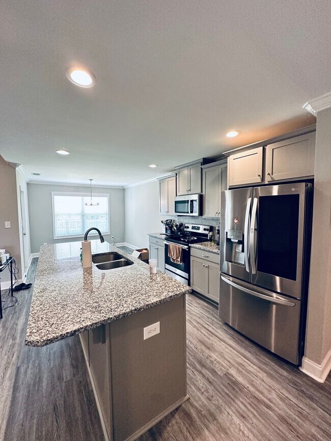 Building Photo - 104 Sig Ct