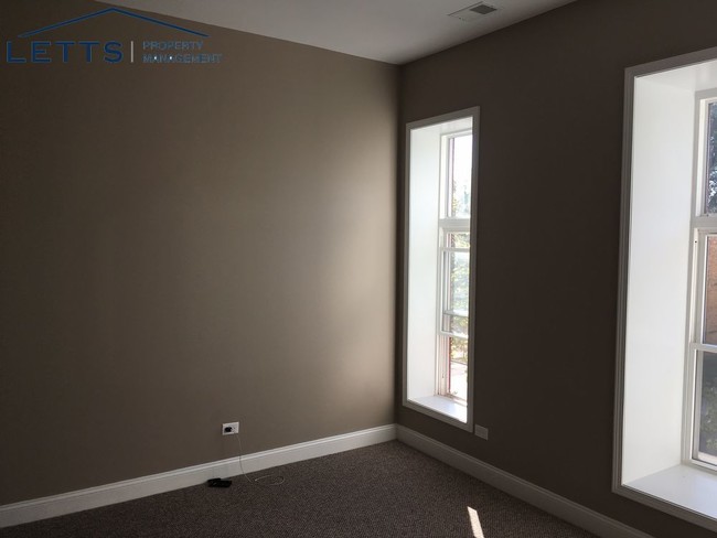 Building Photo - 3653 S Giles Ave