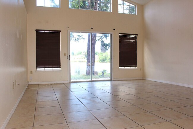 Building Photo - 3036 Dellcrest Pl