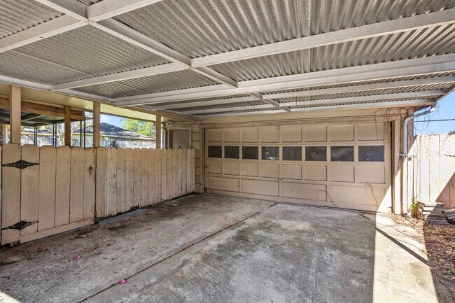 Building Photo - 1030 Lehman St