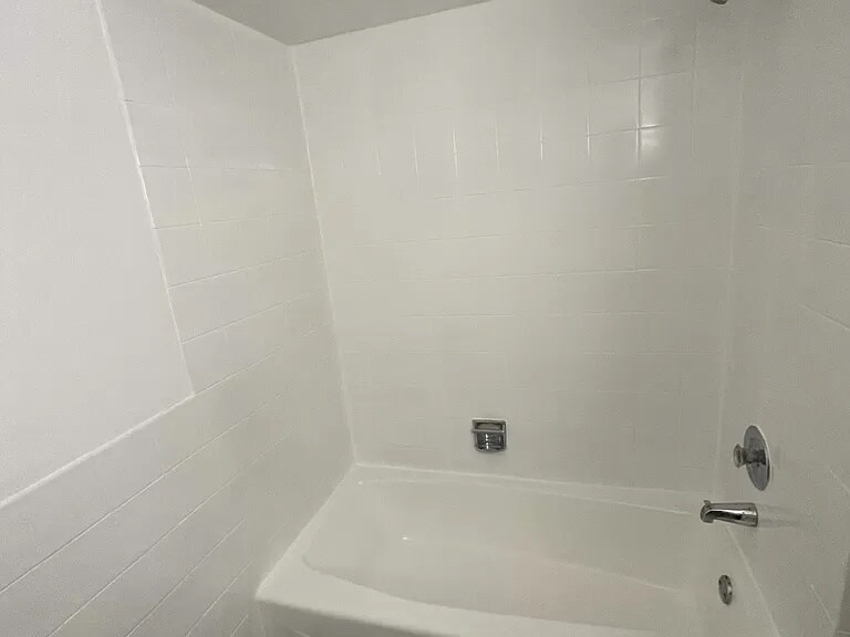 Building Photo - 6013 W Gunnison St