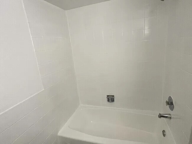 Building Photo - 6013 W Gunnison St