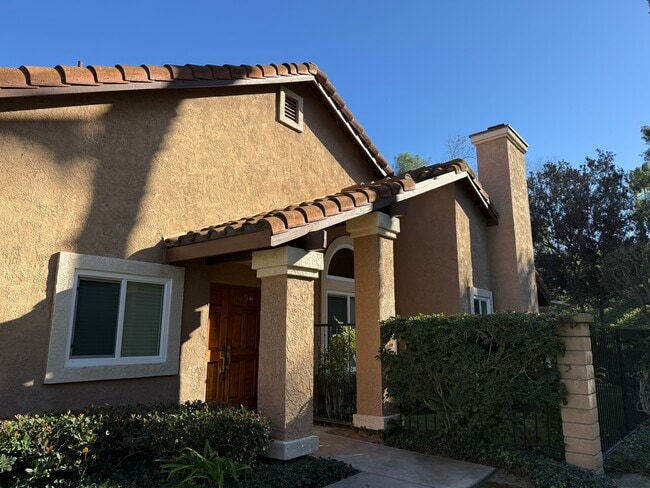 Building Photo - 641 S Iron Horse Ln