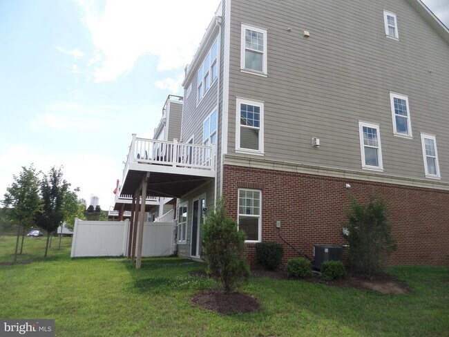 Building Photo - 42939 Running Creek Square