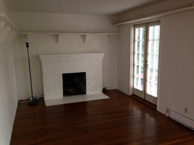Fireplace in Living Room - 420 2nd St