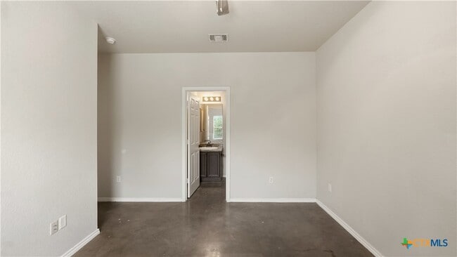 Building Photo - 147 Rosedale Ave