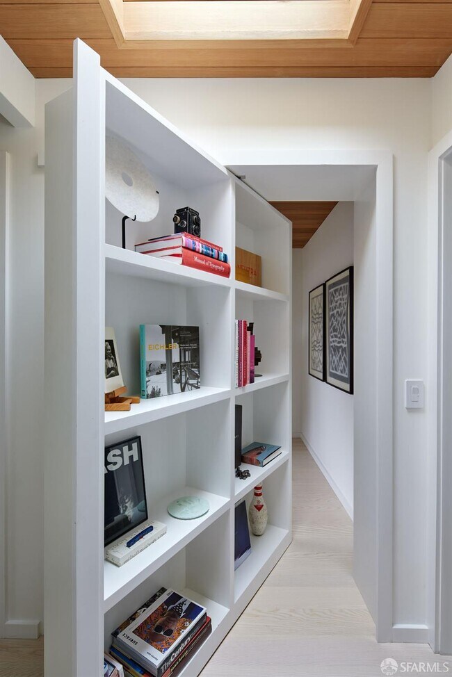 Building Photo - 169 Amber Dr