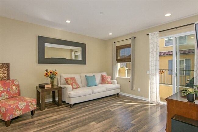 Building Photo - Spacious 2 Bedroom + Office/Den Townhome in Beautiful San Marcos, CA