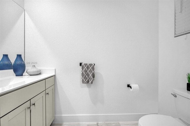 Building Photo - 142 SW 170th Ave