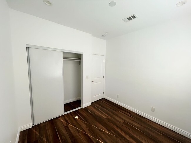 Building Photo - Circle City Dr