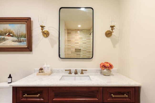 Building Photo - Beautiful Tarzana Rental!