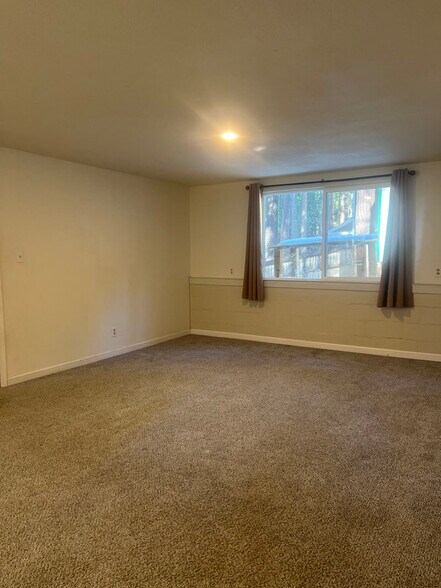 Building Photo - 4924 Golden St