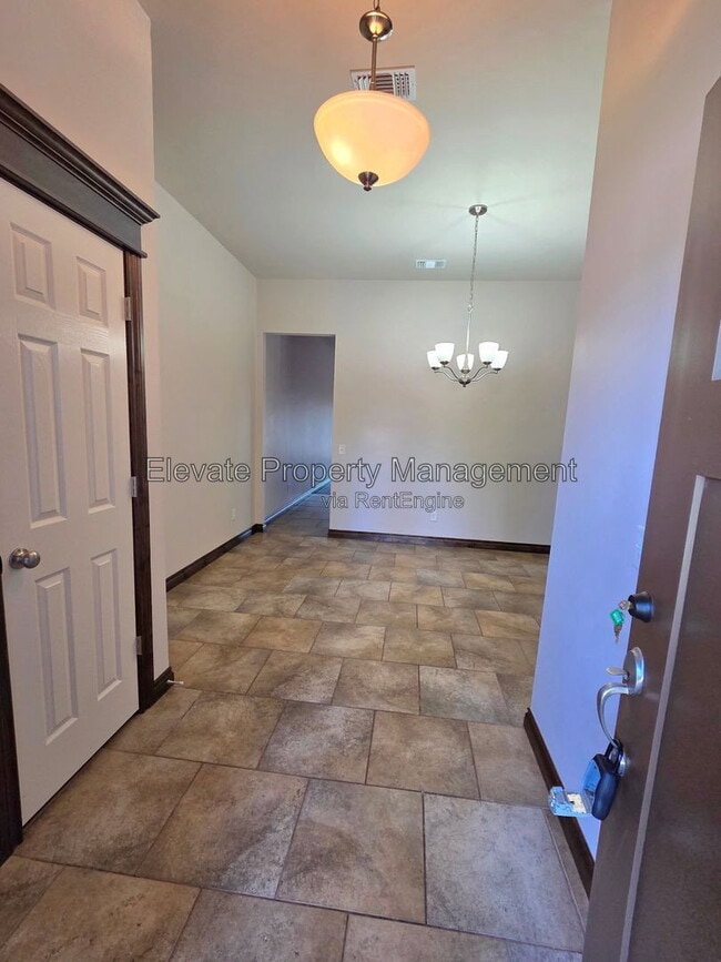 Building Photo - 2300 Starwood Wy