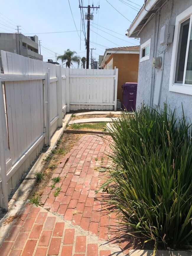 Building Photo - 5890 Gardenia Ave