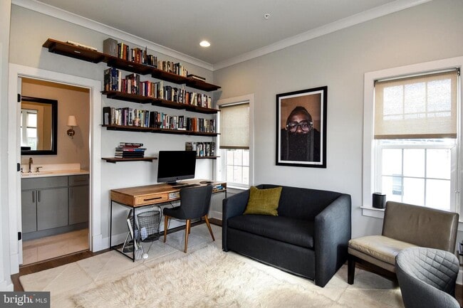 Building Photo - 1540 Levis St NE