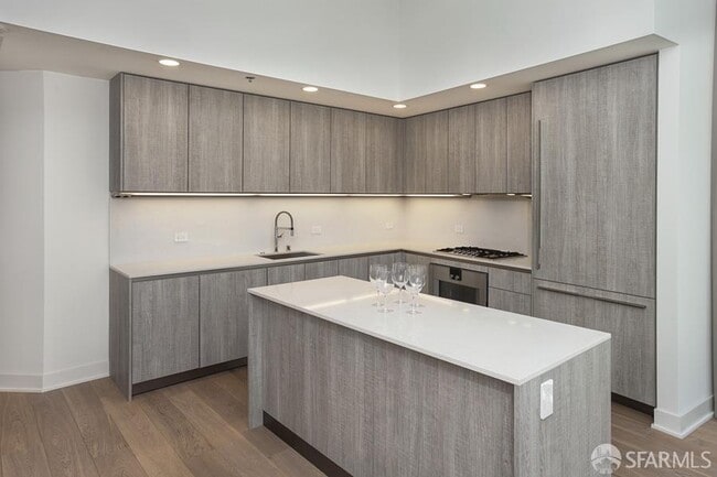 Building Photo - 333 Beale St