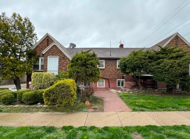 Building Photo - 1918 S 900 E