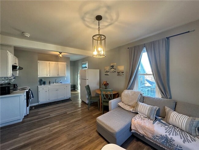 Building Photo - 49 E Bowery St