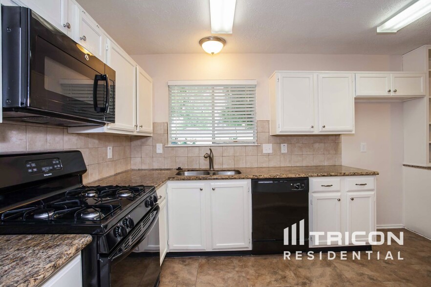 Building Photo - 14130 Galvani Dr