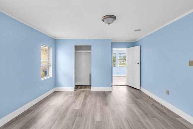 Building Photo - 1497 Silver Beach Rd