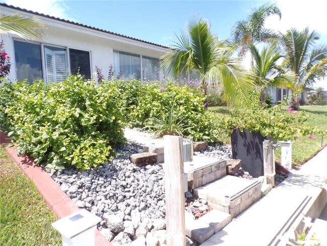 Building Photo - 2810 Via Paloma Dr