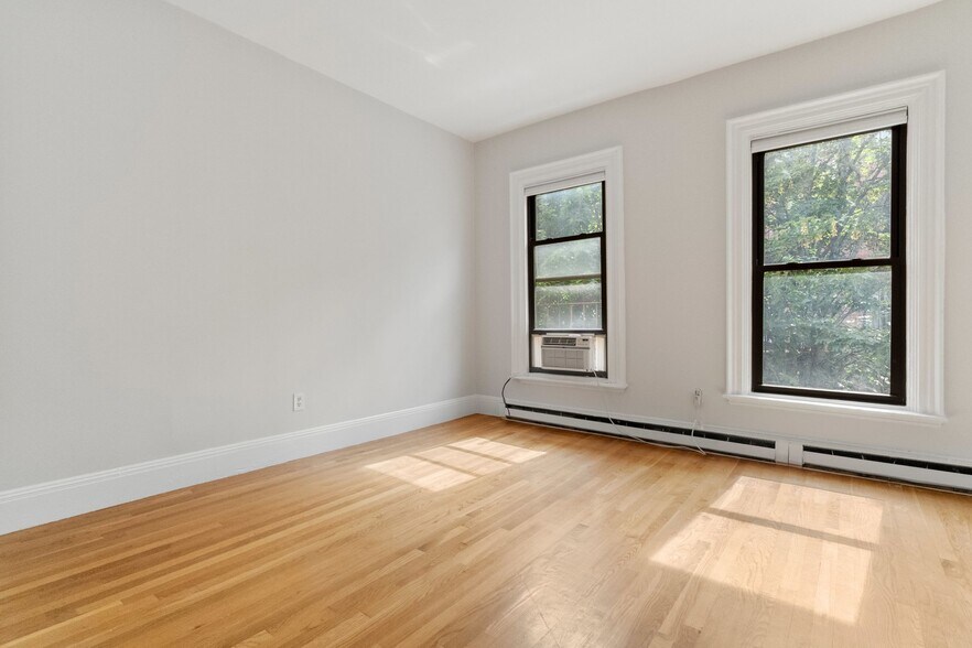Building Photo - 182 W Brookline St
