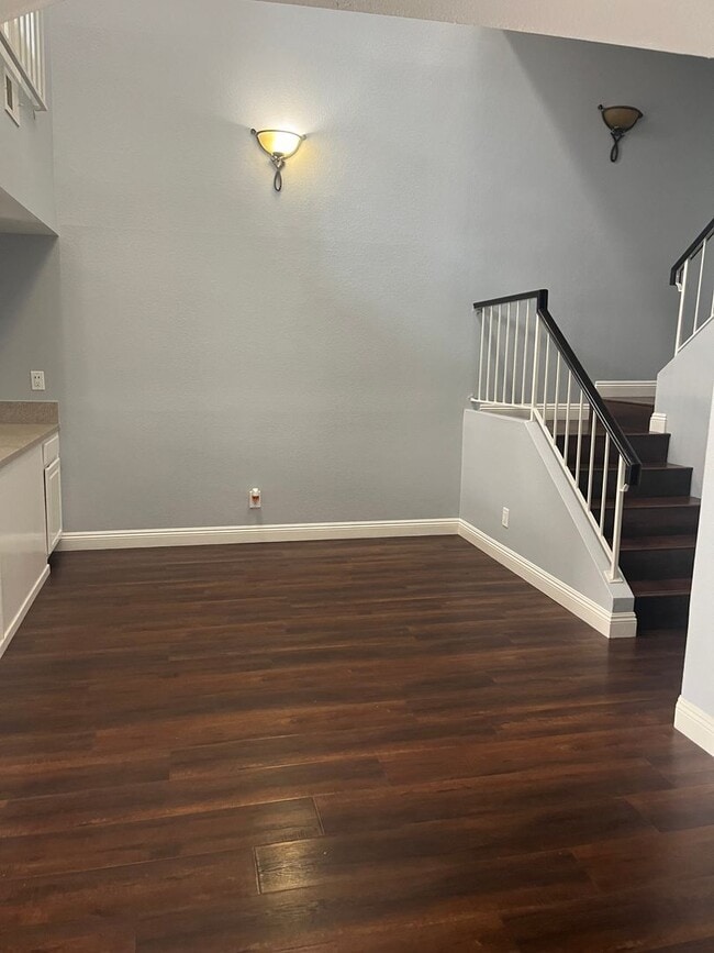 Building Photo - Beautiful Condo Palm Colony Camarillo