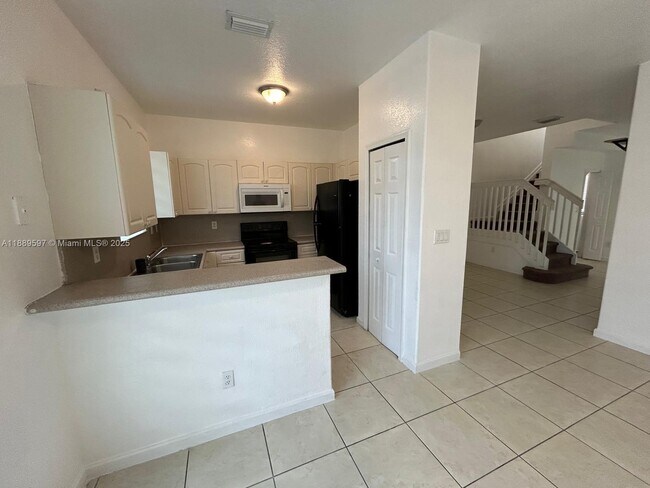 Building Photo - 1406 SE 26th Ct