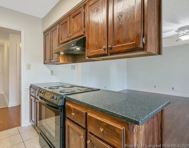 Building Photo - 6466 Brookshire St