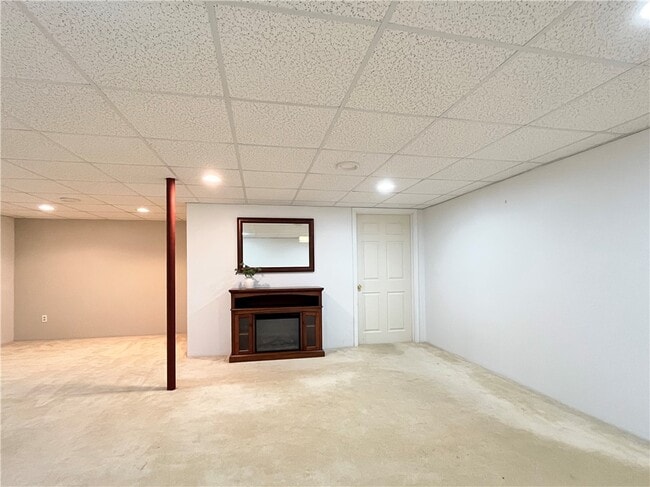 Building Photo - 136 New Tudor Rd