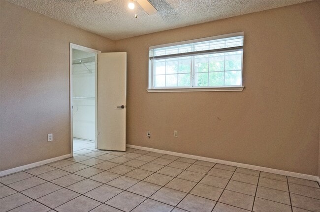 Building Photo - 1922 Westlake Way