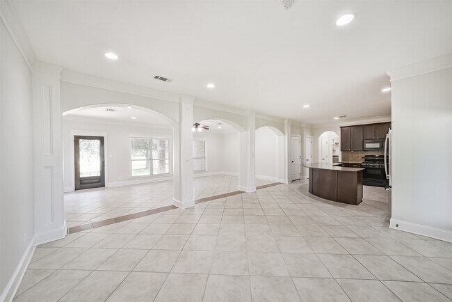 Building Photo - 3077 Dee's Cir