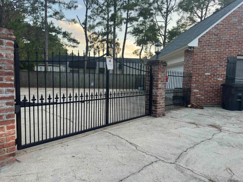 Building Photo - 17867 W Colony Way