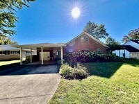 Building Photo - Amazing Home in Tahoma Terrace!
