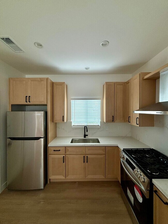 Building Photo - 212 - Carpinteria Asset Mgmt LLC (Walnut duplex)