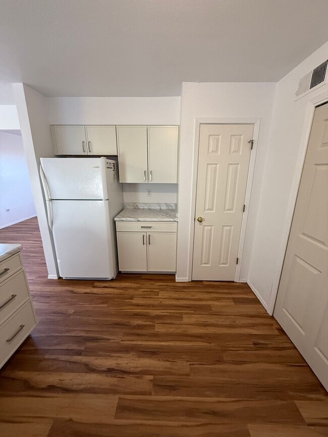 Building Photo - Newly renovated Upstairs condo- 2 bedroom, 2 full baths