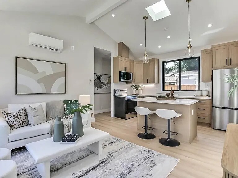 Vaulted ceilings and plenty of natural light - 200 Mountain View Ave