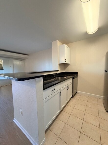 Building Photo - 75 S Reynolds St