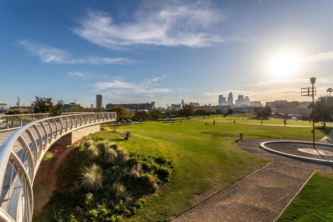 Building Photo - 713 New Depot St