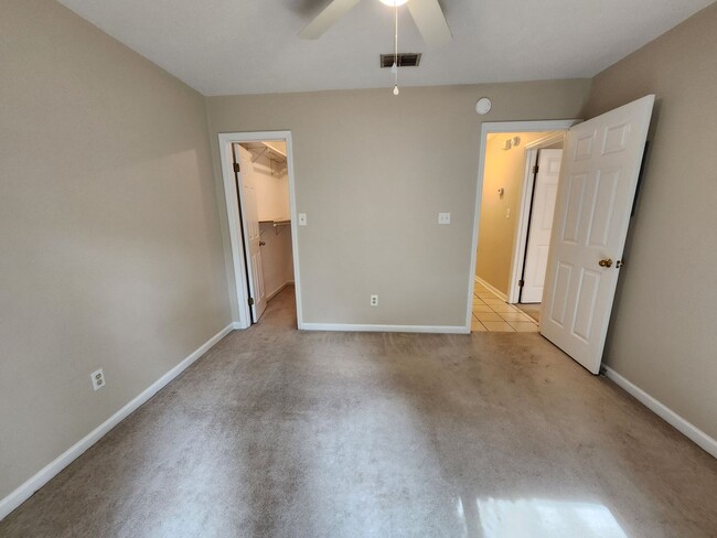 Building Photo - 2 bedroom duplex available for a move Marc...