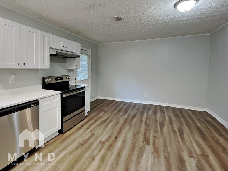 Building Photo - 2585 Westchester Dr