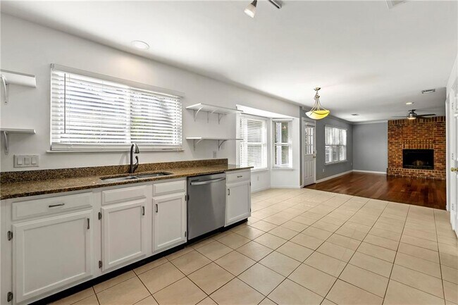 Building Photo - 3744 Misty Wood Dr N W